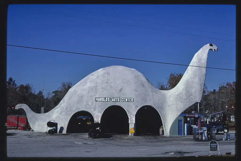 Harold's Auto Center, horizontal view, Sinclair gas station, Route 19, Spring Hill, Florida